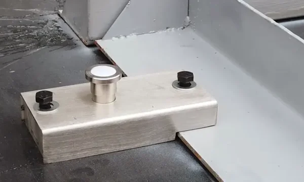 Shuttering magnet for concrete