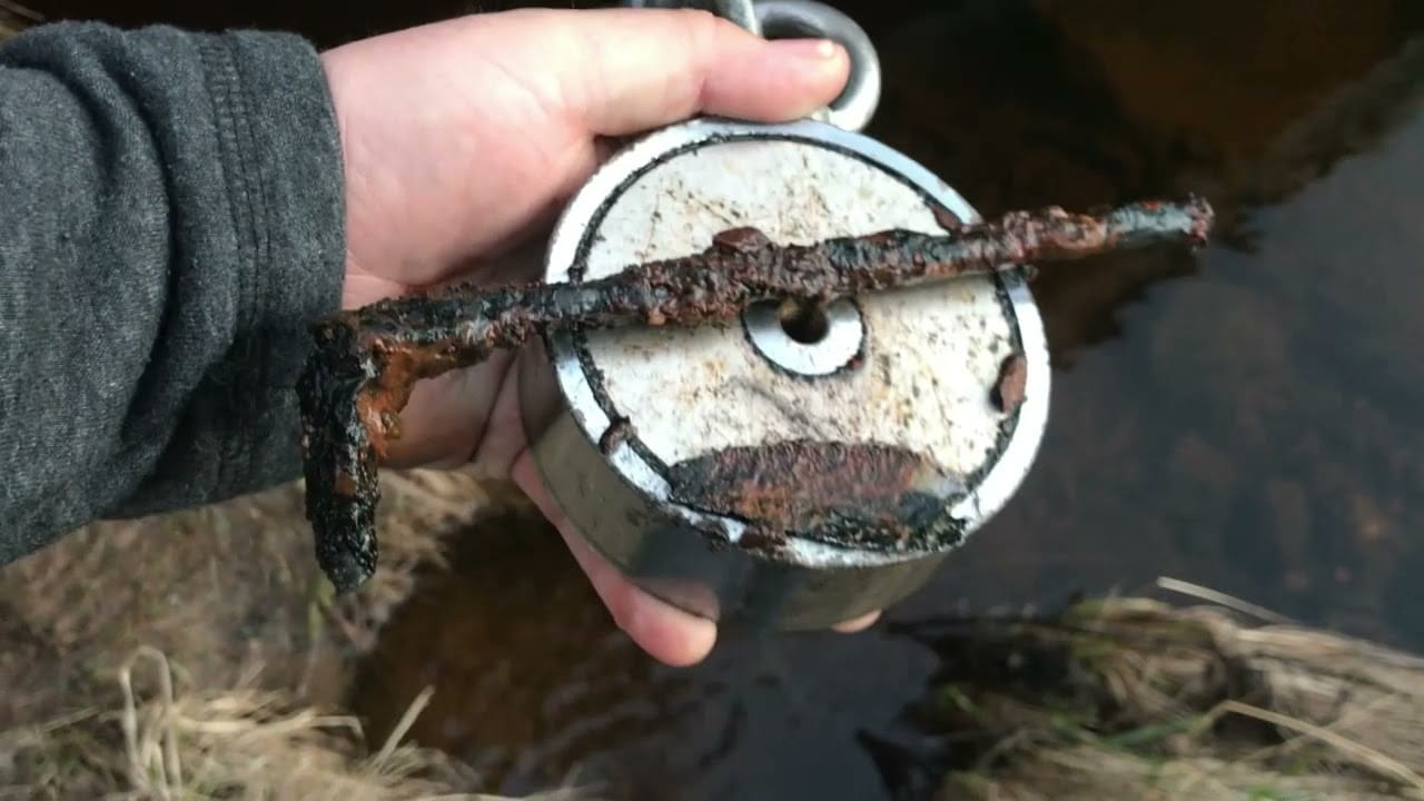 what is a fishing magnet