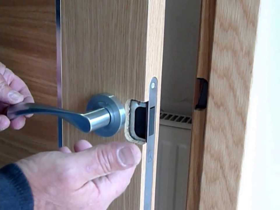 what is a magnetic latch