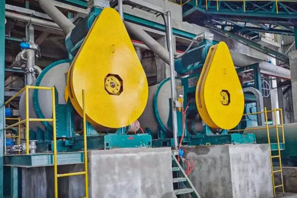 Waste paper deinking drum pulper magnetic coupling